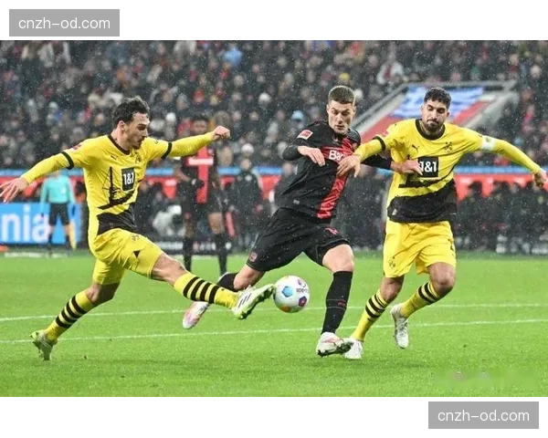 勒沃库森希克10球3助，中锋支点作用衔接前场进攻